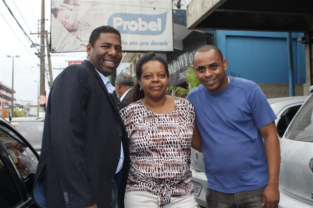 Netinho de Paula, Ministra e Vereador em frente à Câmara de Guarujá